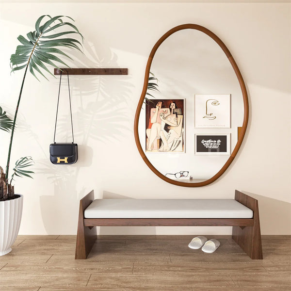 Miroir mural asymétrique en bois de hêtre.