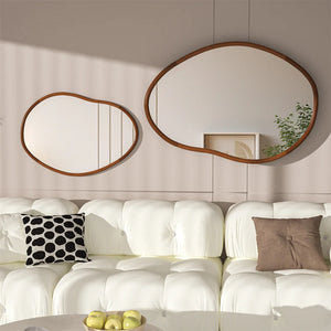 Miroir mural asymétrique en bois de hêtre.
