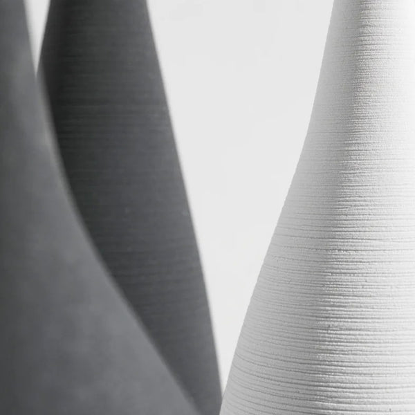 Slender Sculptural Vase – Modern Ceramic Black or White