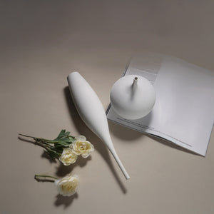 Slender Sculptural Vase – Modern Ceramic Black or White