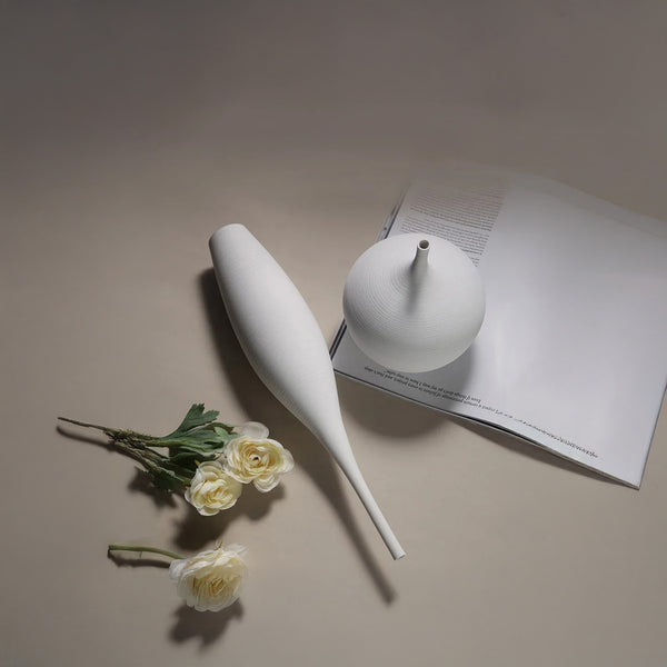 Slender Sculptural Vase – Modern Ceramic Black or White